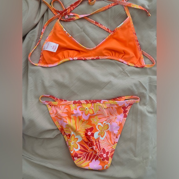 Tropical Bikini🏝️ - Picture 2 of 2